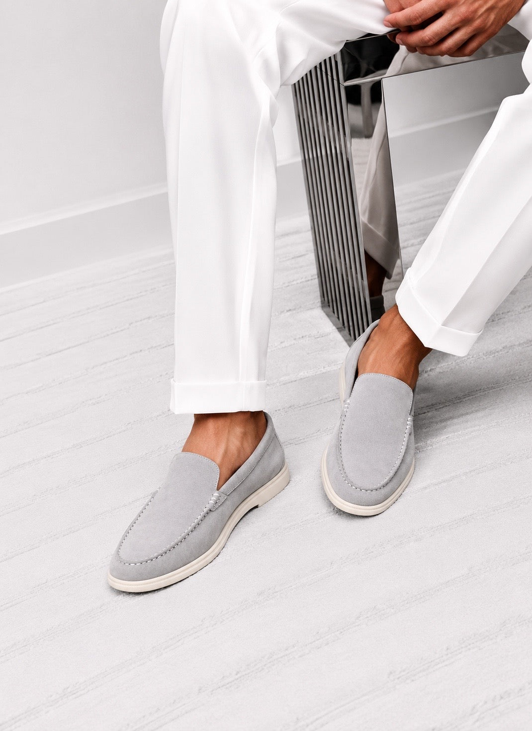 Loafers grey